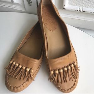 NWOT Latigo Gili fringe flats